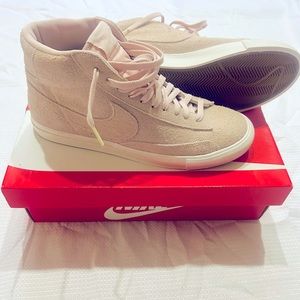 Nike Blazer Mids 9.5
